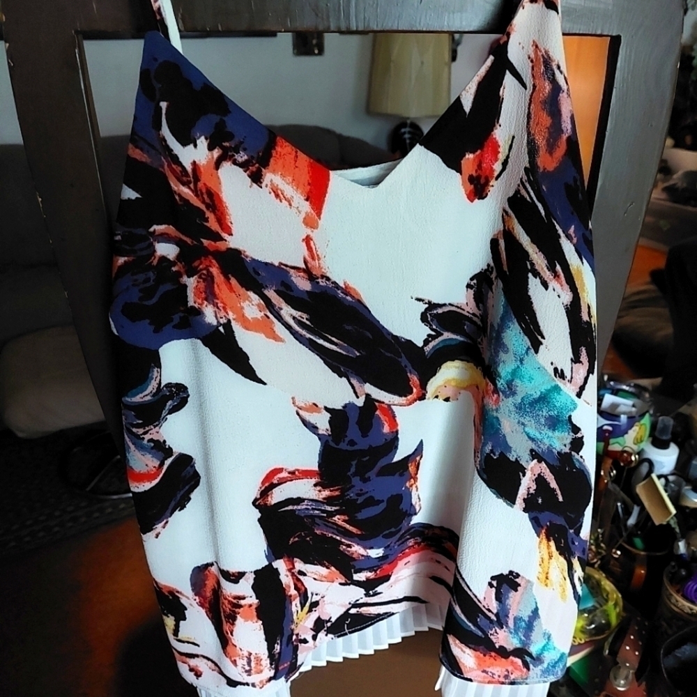 Fourteenth Place Sleeveless Lined Top. Size Medium